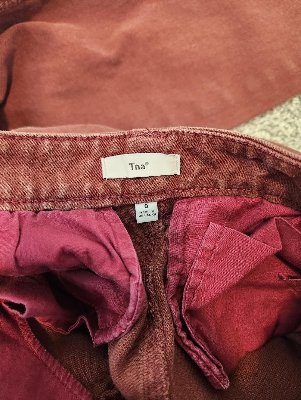 TNA Aritzia Cargo Pants Size 0 - Picture 4 of 9